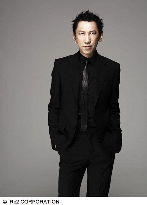 布袋寅泰の日常を綴った「HOTEI official BLOG」は絶賛更新中。布袋の知られざるユニークな一面がうかがえる内容はファンならずとも必読だ。