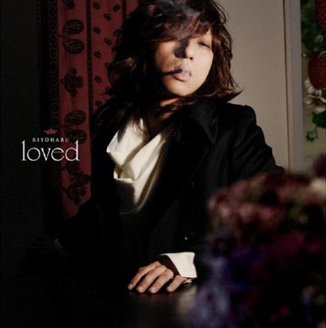 シングル発売日の翌日10月30日には、自身の40回目の誕生日を祝うバースデーライブを渋谷C.C.Lemonホールで行う（写真は「loved」初回限定盤ジャケット）。