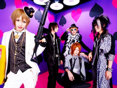 アンカフェは現在全国ツアー「NYAPPY GO AROUND LOVE&GUN」の真っ最中。