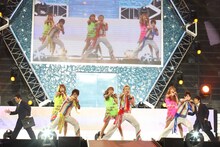 羞恥心＋Paboによるアラジンは、大ヒット曲「陽は、また昇る」で会場を盛り上げた。