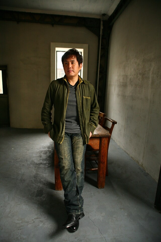 今回の「SWEET 10 LOVE SONG」キャンペーンは、「Coloveration～the spirit of love～」で歌われているテーマ「時が経っても変わらない大切な愛」が、結婚10年目の夫婦に向けた行事「SWEET 10 DIAMOND」のコンセプトと合致したことから実現。