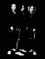 1990年2月に浅井健一、中村達也、照井利幸の3人によって東京で結成されたBLANKEY JET CITY。2000年7月に行った「FUJI ROCK FESTIVAL'00」でのライブをもってバンドのキャリアに終止符を打った。