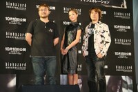 写真は左から神谷誠監督、土屋アンナ、小林裕幸プロデューサー。