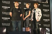 写真は左から神谷誠監督、土屋アンナ、小林裕幸プロデューサー。