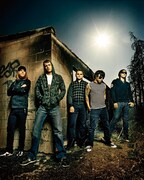 ATREYUからのメッセージによると、日本公演用の費用を捻出するためイギリス公演と日本公演の間にいくつかライブを予定していたが、不運にもアジアのプロモーターが倒産してしまい、ツアー範囲を変更せざるを得なくなったとのこと。