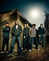 ATREYUからのメッセージによると、日本公演用の費用を捻出するためイギリス公演と日本公演の間にいくつかライブを予定していたが、不運にもアジアのプロモーターが倒産してしまい、ツアー範囲を変更せざるを得なくなったとのこと。