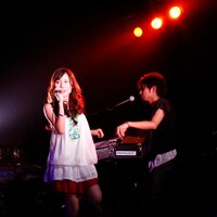 スイバケは先週末のイベント「TOWER RECORDS SHINJUKU 10th ANNIVERSARY [タワレコ新宿10周年 vs 申し訳ないと11周年]」でも、キュートなパフォーマンスを披露。