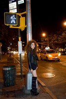 ニューヨークのストリートにたたずむJUJU。