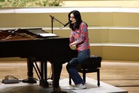 アンジェラは12月26日に、キャリア3度目となるピアノ弾き語りによる日本武道館公演「MY KEYS 2008」を開催。