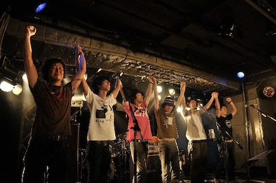 タワレコ新宿店10周年ライブはこれが4公演目。10月19日にはZAZEN BOYS、曽我部恵一BAND他を迎えたファイナル公演「MUSIC LOVES YOU!!」を日比谷野外大音楽堂で開催する（Photo by RyoNakajima(SyncThings)）。