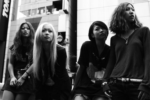 彼女たちにとって今回のミニアルバムは、4月にリリースされたデビューアルバム「quixotic（キホーティック）」に続いて2作目。