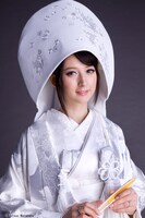 自らプロデュースした白無垢の打掛を着たリア。挙式については「感動しました」と一言。