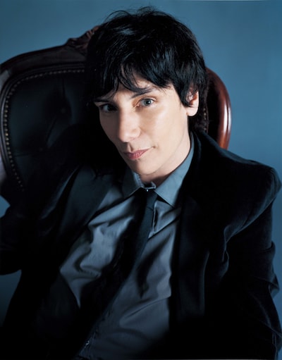 エリック・マーティンはJ-POPカバーアルバム「MR.VOCALIST」で、絢香のデビュー曲「I Believe」を英語詞カバー。