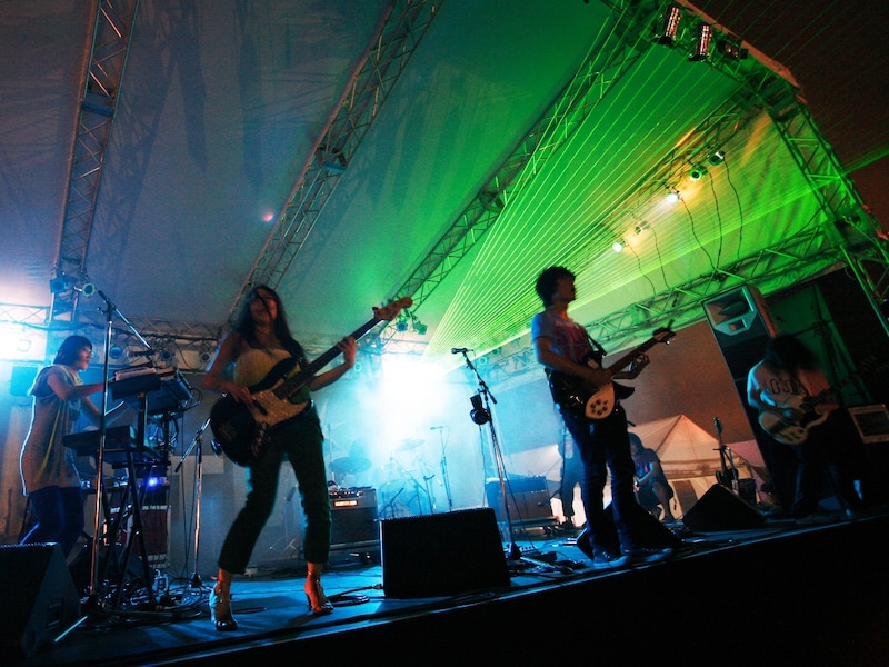 12月10日にはサカナクション初のCDシングル「セントレイ」がリリースされる。