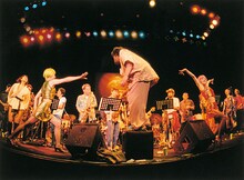 写真は渋さ知らズのステージの様子。