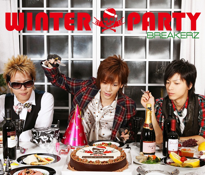 写真はシングル「WINTER PARTY / Angelic Smile」の初回限定盤。