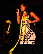 無音のディスコでMiChi熱唱！能楽堂で異色ライブ