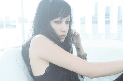 今週から来週にかけて、テレビ番組への出演も続々決定。11月15日（土）のTBS系「王様のブランチ」には戸田恵梨香といっしょに出演する。