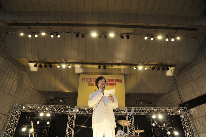 開会宣言をする板尾創路（Photo by RyoNakajima（SyncThings））