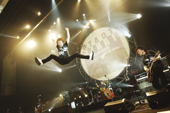 JUN SKY WALKER(S)は10月25日・26日に日比谷野外大音楽堂でワンマンライブを開催する。