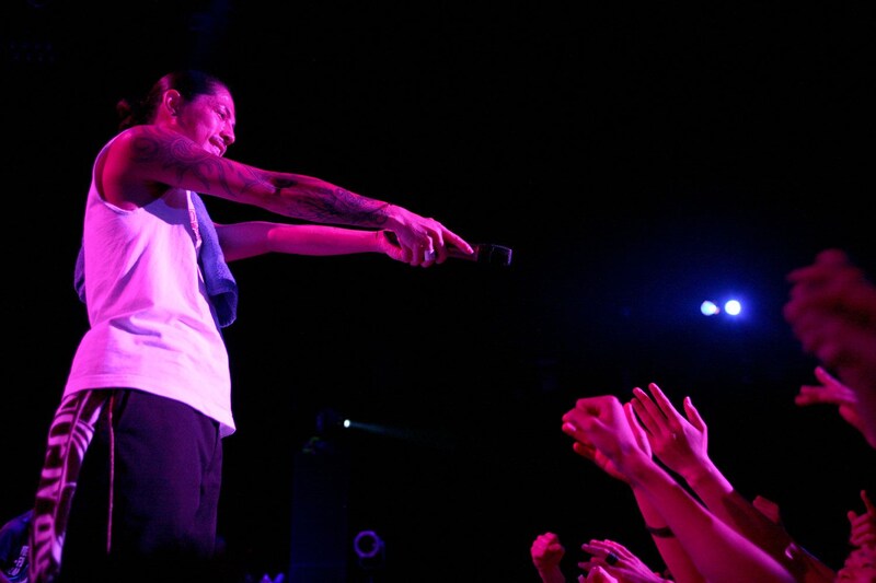 洒落の利いたタイトルが印象的な今回のツアー。実際に新進シャンソン歌手が出演するかは不明だ。