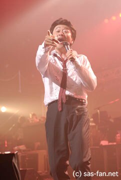 昭和の高度成長期に幼少時代を過ごした桑田佳祐。彼独自の視点と歌声で再現される“激動の昭和史”に注目だ。