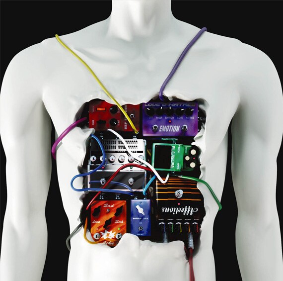 ONE OK ROCKは昨年11月から1年の間に、3枚のアルバムを発表。彼らの快進撃はまだまだ止まりそうにない（写真は最新アルバム「感情エフェクト」初回盤ジャケット）。