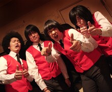 モビィ・ビザール（オカモト"MOBY"タクヤ/SCOOBIE DO）、コータロー・ビザール（古市コータロー）、ヒサシ・ビザール（加藤ひさし/THE COLLECTORS）、キタ・ビザール（キタシンイチ/The JFK）の4人からなるエレキバンド、コータロー＆ザ・ビザールメン。全員TEISCO製のビンテージ楽器を使用する。