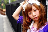 BERRY ROLLの活動休止前最後のライブから約5カ月。ソロとしてのちなつは活動の幅を広げるべく、今後カフェライブやファッション関係の活動なども行っていくとのことだ。