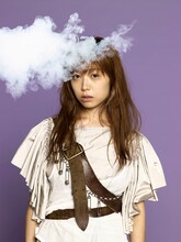 2001年に岩井俊二が監督、小林武史が音楽を担当した映画「リリイ・シュシュのすべて」で歌声を披露したSalyu。先日、シルク・ドゥ・ソレイユが開催する「ダイハツ コルテオ」のイメージソングで小林武史とタッグを組んだことが話題になったばかり。