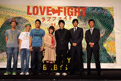 ファンキー加藤は今回の主題歌について「この映画の人と人の繋がりを意識してつくりました」と語った。