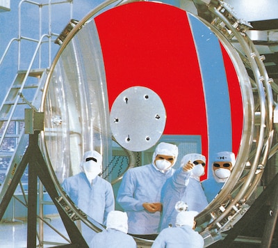 写真は1990年発売のデビュー作「大音楽」。ちなみにジャケットデザインはすべて山本精一自身が手がけている。