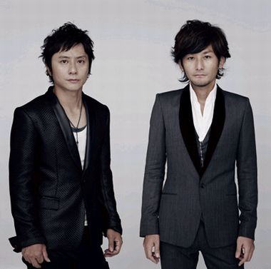 右がギタリストの新藤晴一。ポルノグラフィティは10月29日にベストアルバム「PORNO GRAFFITTI BEST ACE」「PORNO GRAFFITTI BEST JOKER」を同時リリースする。