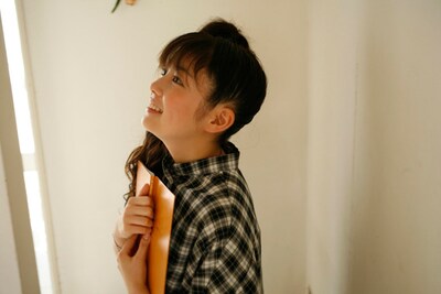 南波志帆は1993年6月14日生まれ。特技はダンス、硬筆（特待生）、習字（8段）、水泳。