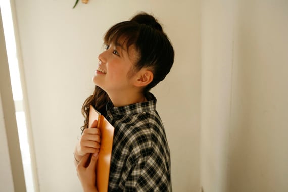 南波志帆は1993年6月14日生まれ。特技はダンス、硬筆（特待生）、習字（8段）、水泳。