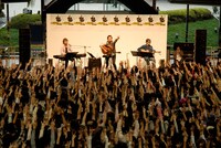 ライブでは未発表曲を含む全6曲を披露。馬場の歌声に涙するファンの姿も見受けられた。