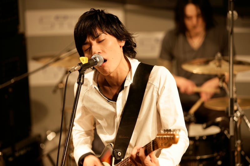 TBS系ドラマ「ブラッディ・マンデイ」の主題歌「Over the rain～ひかりの橋～」は、着うたが絶賛配信中。11月5日からは着うたフルの配信もスタートする。