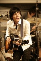 11月19日にはいよいよミニアルバム「Unreal」をリリース。