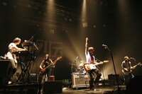 個性派アーティストの中にあって、ひときわフレッシュでダンサブルなパフォーマンスを披露したサカナクション。