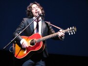 映画｢ブタがいた教室｣イベントでトータス松本熱唱