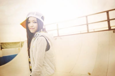 ニューシングル「VACANCY」ではKylee本人が作詞を担当。作曲はエモシーンで注目を集めるバンド、naturelivingが手がけている。