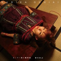 第6弾シングル「セーラー服と機関銃／ゆりかご」通常盤ジャケット