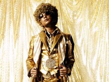 2006年の「NHK紅白歌合戦」での脱衣パフォーマンスが大きな話題となったDJ OZMA。今年の大晦日はこのベストアルバムでお茶の間を騒がせることになりそうだ。