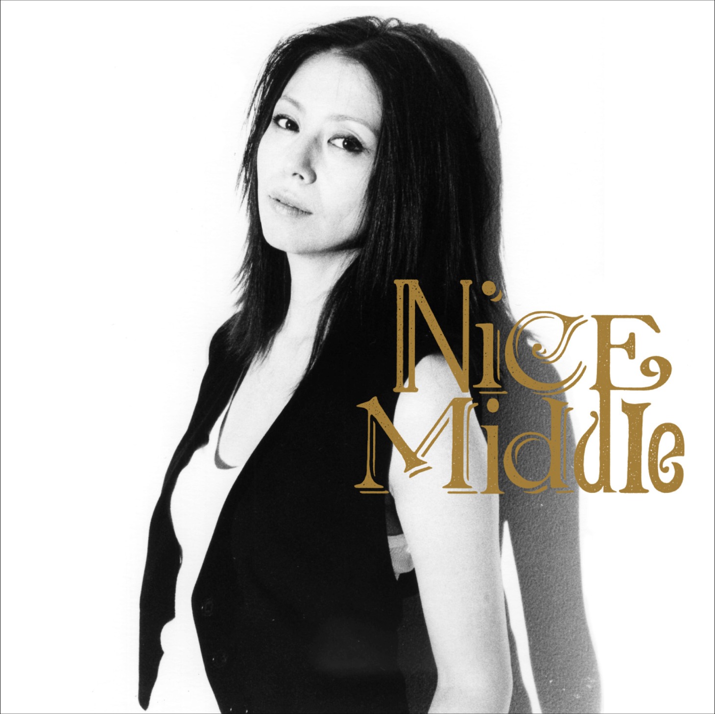 写真は「Nice Middle」のDVD付き初回限定盤。