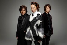 GIRL NEXT DOORは3rdシングル「情熱の代償／ESCAPE」を本日リリース。