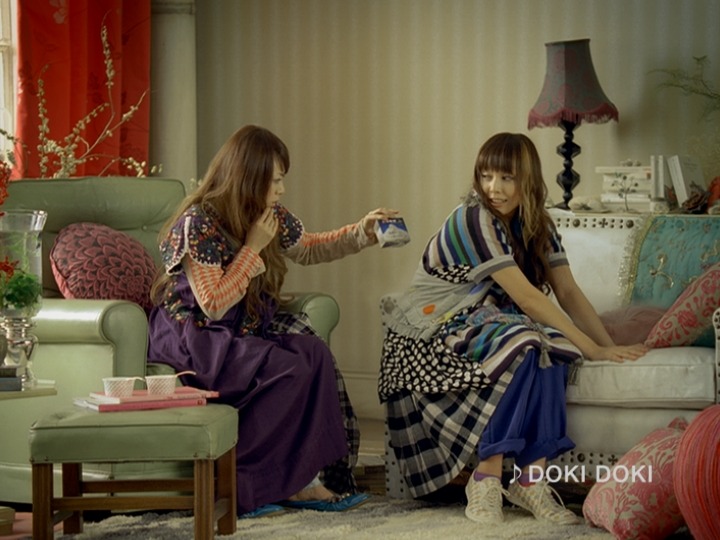 現在放送中の森永「MOW」CMでは相棒・大貫亜美（写真左）とともにナチュラルな演技を見せている吉村由美（写真右）。映画ではどのような表情を見せてくれるのか。