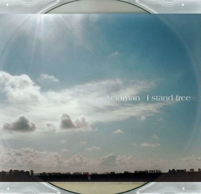 楽曲の壮大なイメージから空の写真が採用された「I stand free」ジャケット。なお今回の企画では、応募者の中から抽選で3名にデジタルカメラ「GR DIGITAL II」がプレゼントされる。