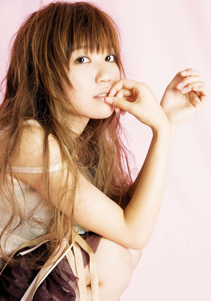 明日1月8日にはNHK総合「MUSIC JAPAN」に出演。デビュー曲「Candy kicks」を披露する。