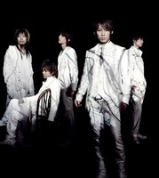 Reigo5に多大な影響を受けたというTAKUYA∞。UVERworldは、昨年リリースされたのシングル「恋いしくて」のカップリングで「志 -kokorozashi-」をカバーしている。