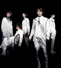 Reigo5に多大な影響を受けたというTAKUYA∞。UVERworldは、昨年リリースされたのシングル「恋いしくて」のカップリングで「志 -kokorozashi-」をカバーしている。